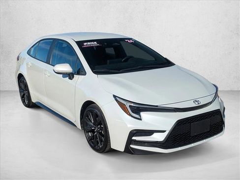 Used 2024 Toyota Corolla SE image 3