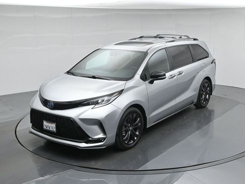 Used 2025 Toyota Sienna XSE w/ XSE Premium Package FWD image 41