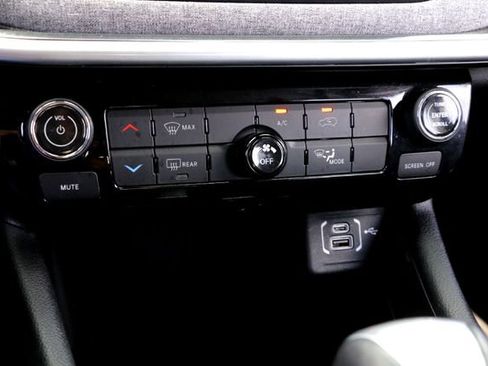 Used 2022 Jeep Compass Latitude AWD/4WD image 18