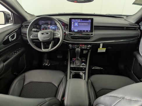 New 2026 Jeep Compass Latitude image 23