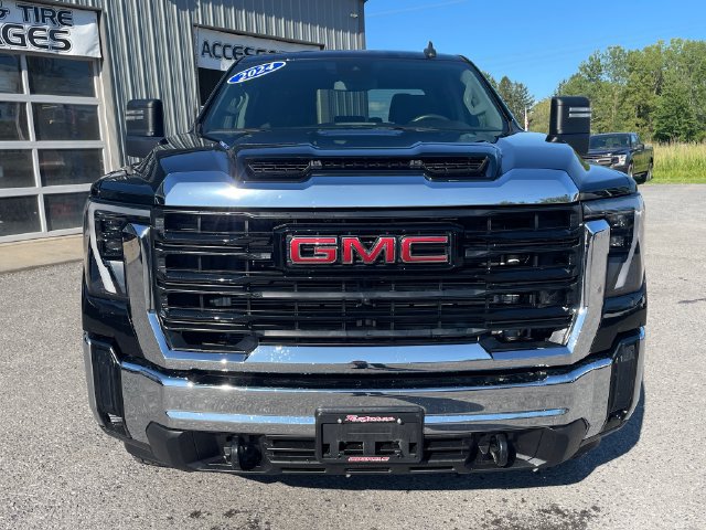 Used 2024 GMC Sierra 2500 Pro AWD/4WD image 2