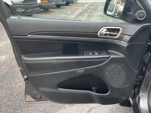 Used 2014 Jeep Grand Cherokee Limited image 24