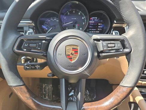Certified 2026 Porsche Macan AWD/4WD image 9