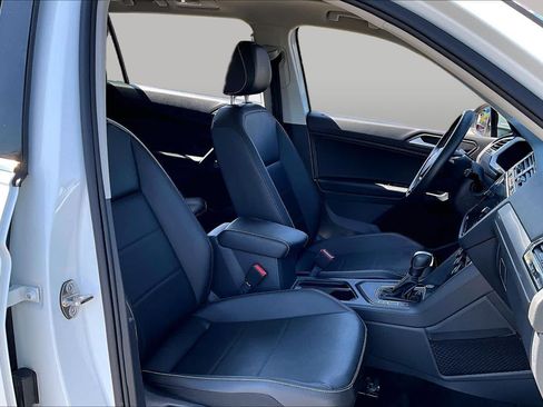 Used 2021 Volkswagen Tiguan SEL FWD image 8