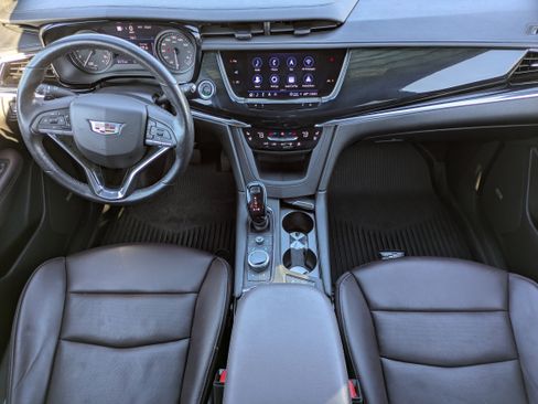 Used 2022 Cadillac XT6 Premium Luxury w/ Technology Package image 12