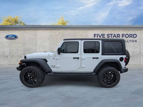 Used 2018 Jeep Wrangler Unlimited Sport image 5