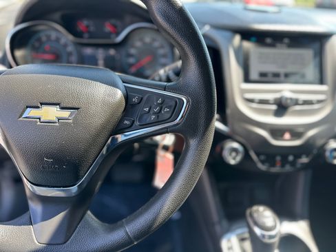 Used 2017 Chevrolet Cruze LT FWD image 22