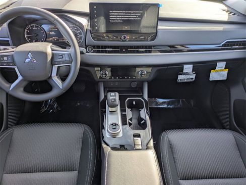New 2026 Mitsubishi Outlander ES image 13
