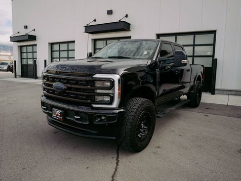 Used 2024 Ford F350 Platinum image 3