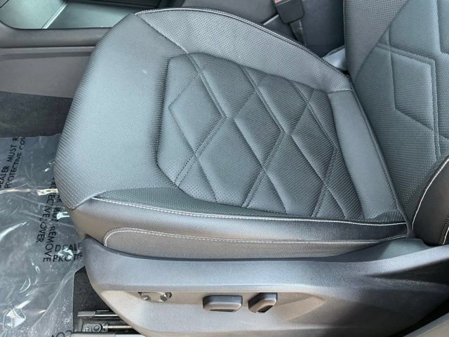 Used 2025 Volkswagen Atlas SE FWD image 15