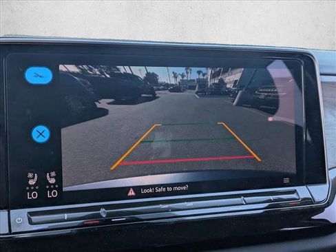 Used 2024 Volkswagen Atlas SE image 11