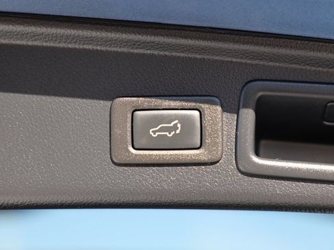 Used 2017 Subaru Forester 2.5i Touring image 11