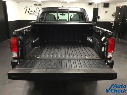 Used 2017 Toyota Tacoma SR image 12