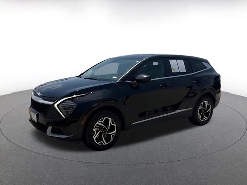 Used 2025 Kia Sportage LX FWD image 8