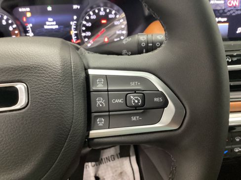 Used 2025 Jeep Compass Limited AWD/4WD image 21