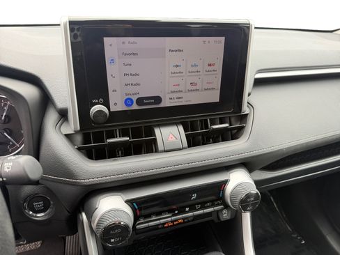 Used 2025 Toyota RAV4 XLE FWD image 12