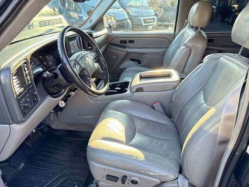 Used 2006 Chevrolet Suburban LT w/ Preferred Equipment Group image 15