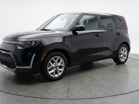 Used 2025 Kia Soul LX w/ LX Technology Package image 3