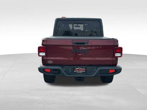 Used 2022 Jeep Gladiator Sport image 7