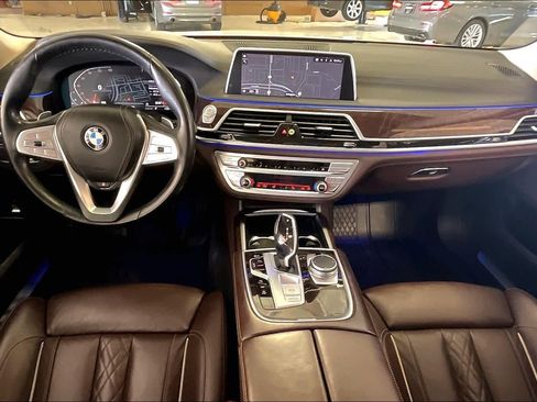 Used 2021 BMW 750i xDrive image 14