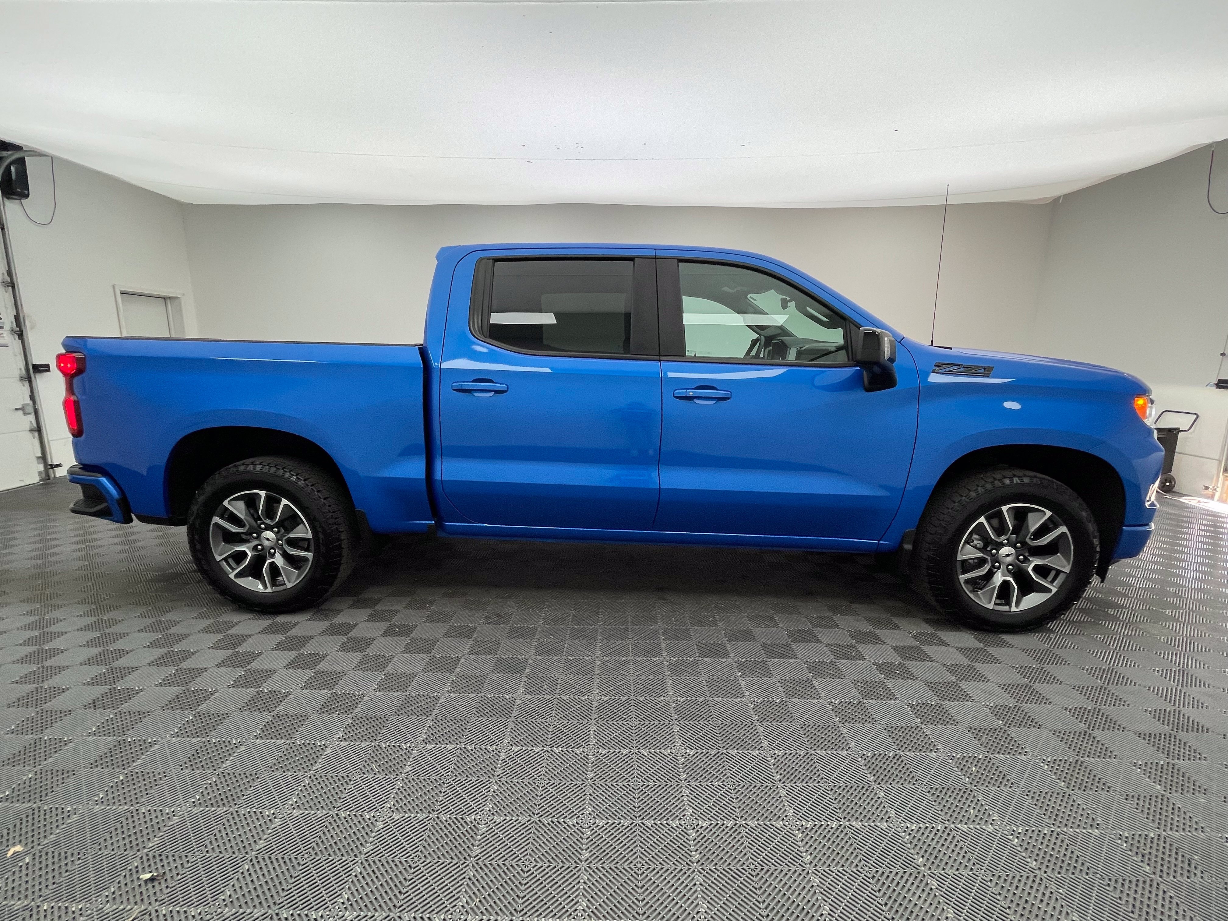 Used 2025 Chevrolet Silverado 1500 RST AWD/4WD image 6
