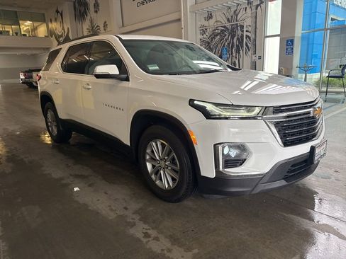 Used 2023 Chevrolet Traverse LT image 3