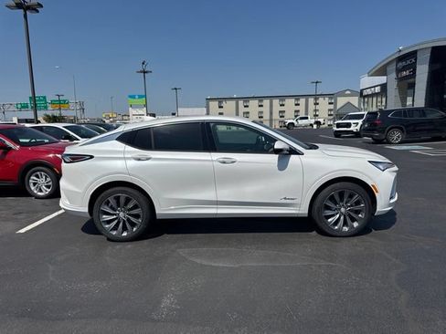 New 2026 Buick Envista Avenir FWD image 2