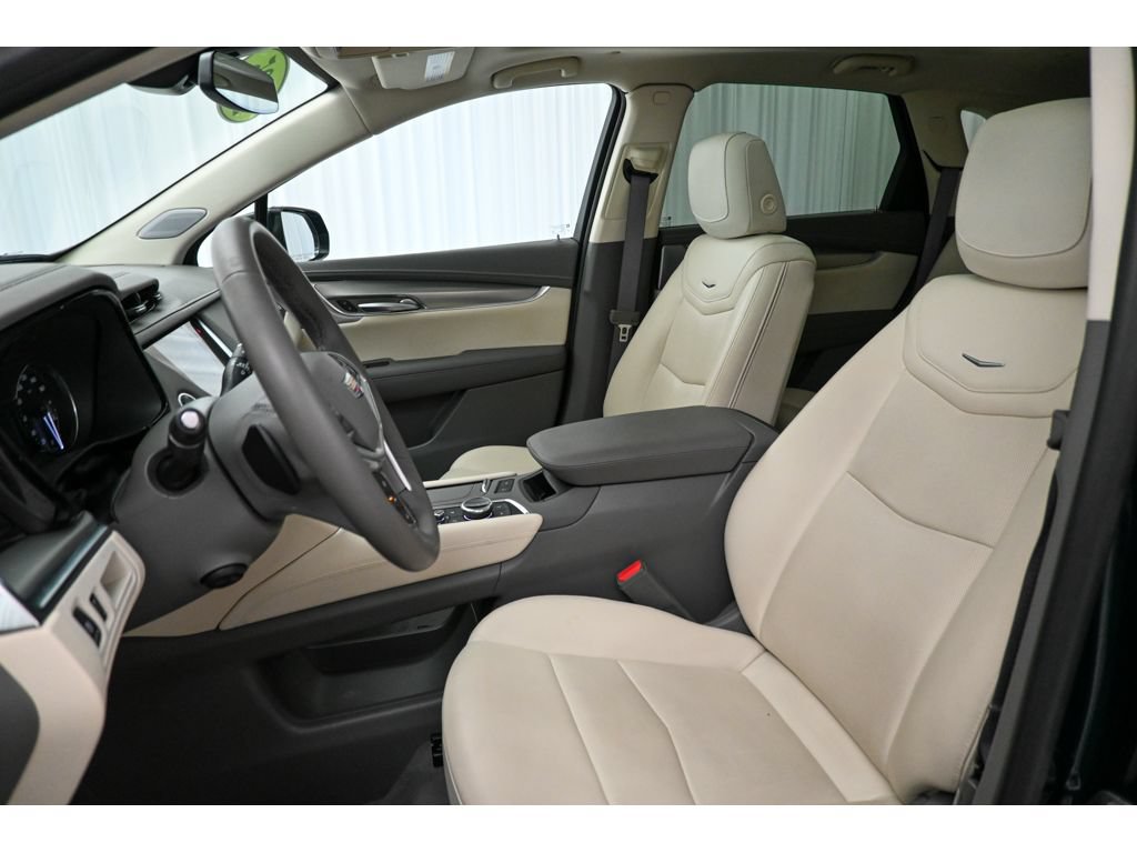 Used 2025 Cadillac XT5 Premium Luxury AWD/4WD image 33