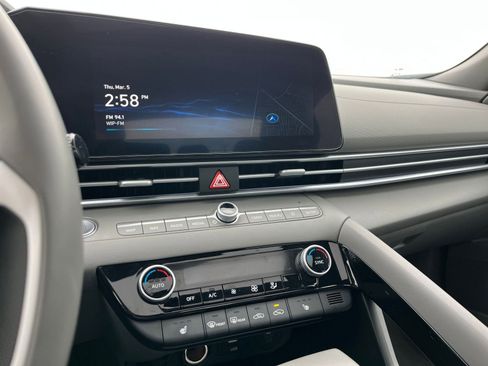 Used 2025 Hyundai Elantra SEL image 20