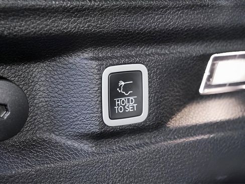 Used 2024 Jeep Grand Cherokee L Laredo image 70