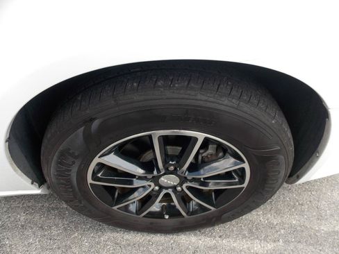 Used 2018 Dodge Grand Caravan SE FWD image 22