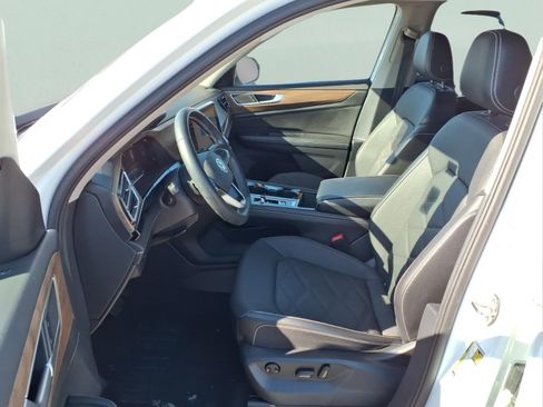 Used 2024 Volkswagen Atlas SE image 21