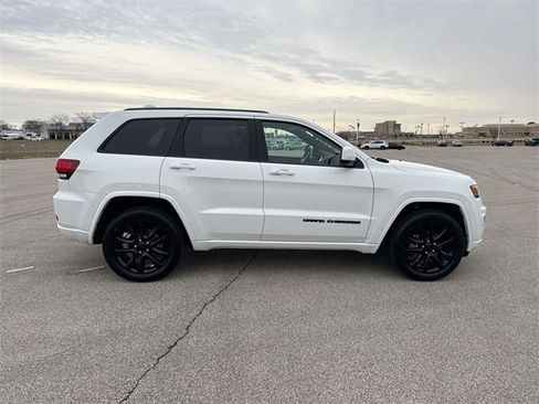 Used 2020 Jeep Grand Cherokee Altitude image 14