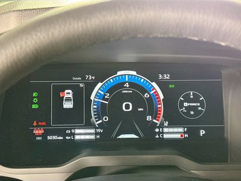 Used 2025 Toyota Tundra Limited AWD/4WD image 14