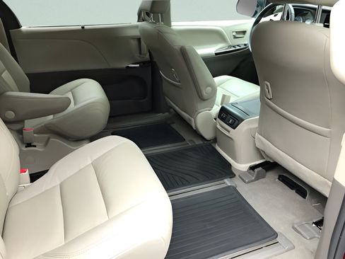 Certified 2020 Toyota Sienna XLE w/ XLE Navigation Package AWD/4WD image 14