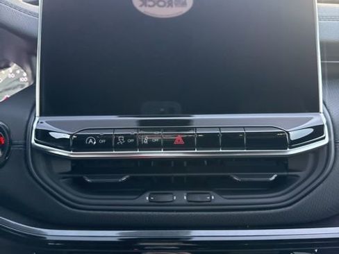 New 2026 Jeep Compass Latitude image 11