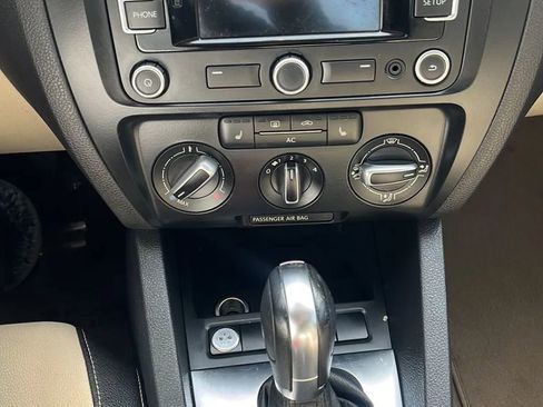 Used 2012 Volkswagen Jetta SEL image 18