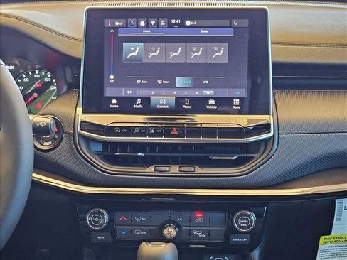 New 2026 Jeep Compass Latitude image 12