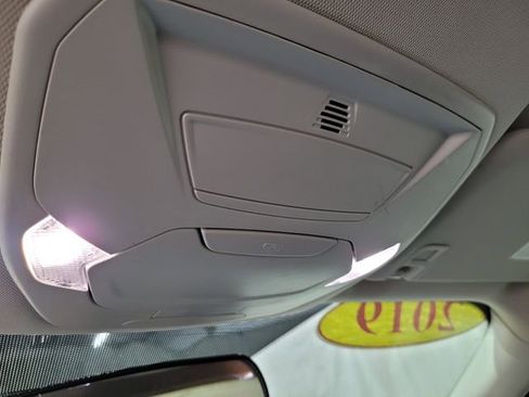 Used 2019 Ford Escape SE image 40