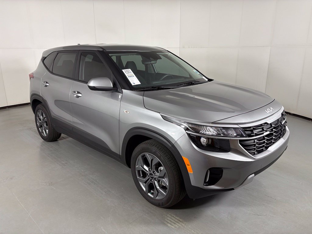 New 2026 Kia Seltos LX FWD image 2