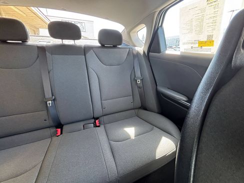 Used 2025 Kia K4 FWD image 36