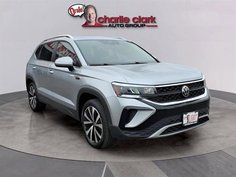 Used 2024 Volkswagen Taos SE image 7