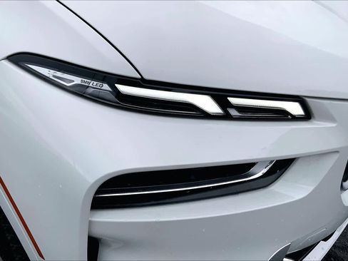 Certified 2025 BMW X7 xDrive40i w/ Premium Package image 27