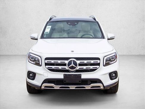 Used 2021 Mercedes-Benz GLB 250 4MATIC image 2