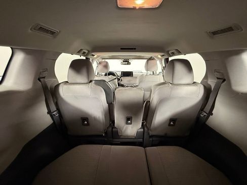 Used 2021 Toyota Sienna LE w/ LE Plus Package FWD image 12