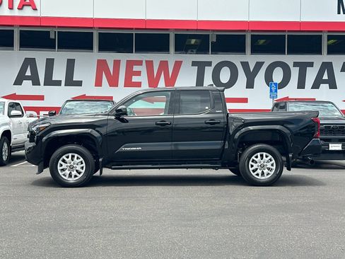 Used 2026 Toyota Tacoma SR5 RWD image 2