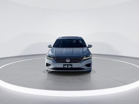 Certified 2022 Volkswagen Passat 2.0T SE image 3