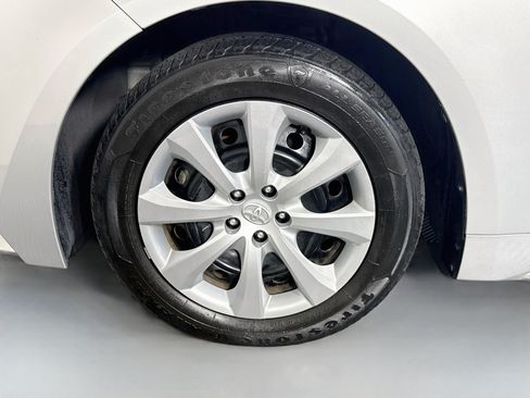 Used 2021 Toyota Corolla LE FWD image 37
