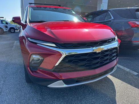 Used 2023 Chevrolet Blazer LT w/ Sound & Technology Package FWD image 2