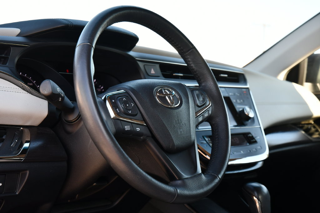 Used 2018 Toyota Avalon XLE Premium FWD image 17